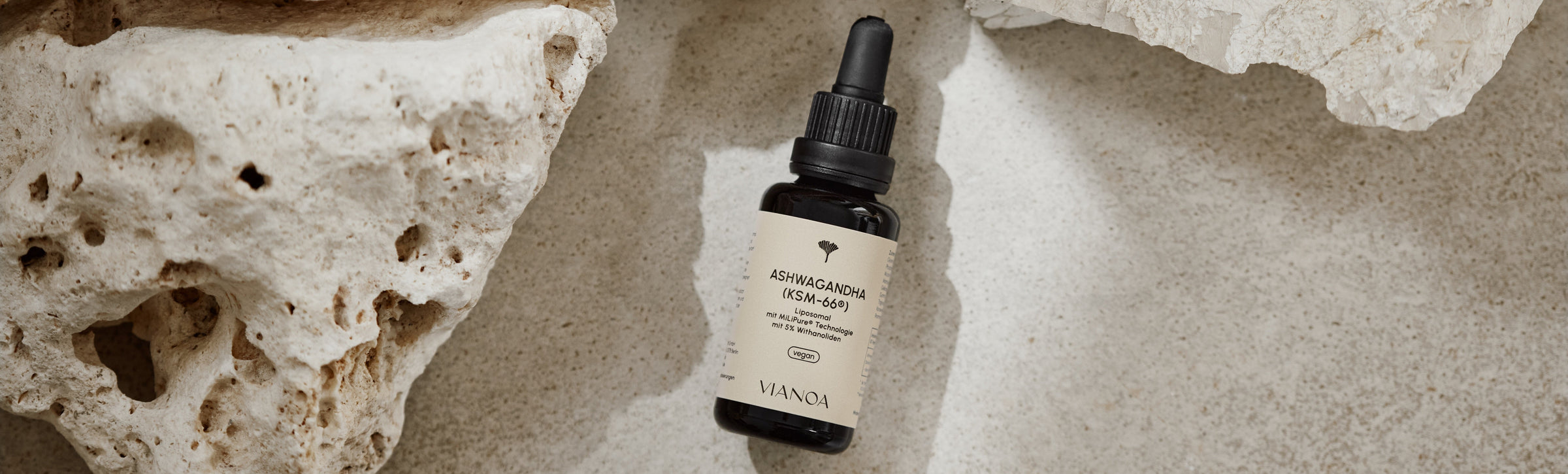 VIANOA Ashwagandha Tropfen neben Stein